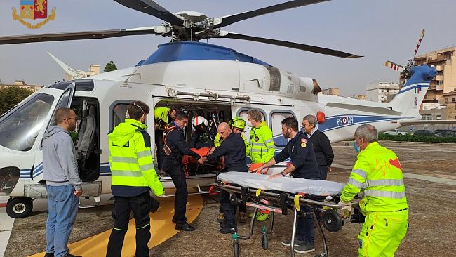 Rischia di perdere una gamba: salvato dalla Polizia di Stato