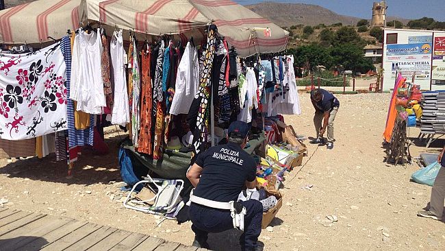 Oltre 900 capi di abbigliamento consegnati alla Caritas della Diocesi di Trapani