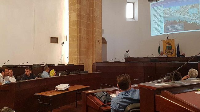 VIDEO – “Questione Snam: perché silenzio e assenza dell’amministrazione Cristaldi?”. Duri interventi nel Consiglio comunale aperto
