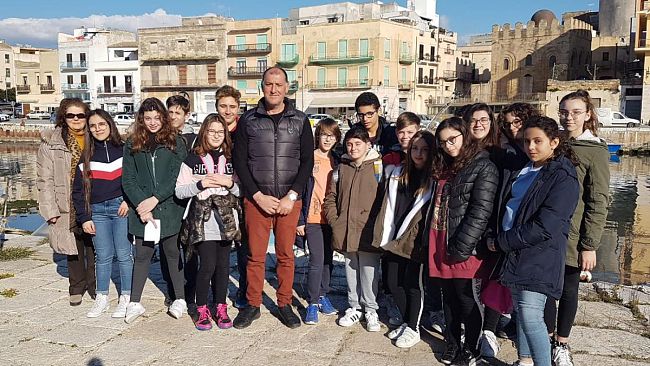 Studenti della “Pirandello” intervistano il capitano-armatore Mimmo Asaro