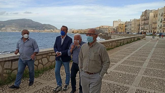 Dietro-front Tranchida, il nome di Viale delle Sirene non cambia