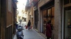 Sequestro di gambero cinese scaduto in un locale di via Garibaldi