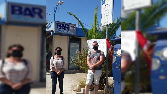Erice, i lavoratori della Soes si incatenano simbolicamente alle colonnine dei parcheggi