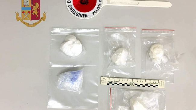 Trapani, blitz antidroga vicino via Fardella: insospettabili donne arrestate