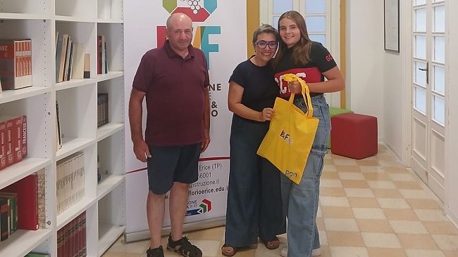 All’Istituto “Florio” di Erice distribuiti libri, divise e tablet agli studenti delle prime classi