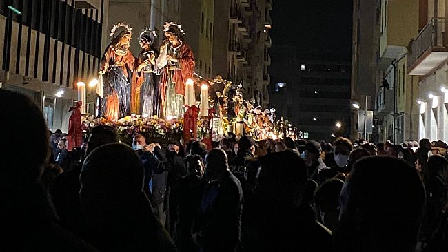 Una notte attesa da due anni. Trapanesi e turisti affollano il centro storico