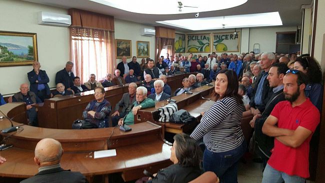 CAMPOBELLO – Il sindaco Castiglione torna a incontrare gli agricoltori per valutare nuove strategie in ordine ai maxi aumenti del canone irriguo