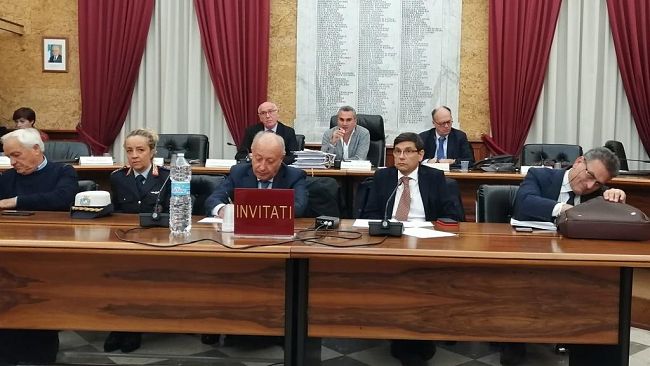 Il Consiglio comunale ascolta il Sindaco Alberto Di Girolamo e il Presidente dell’Airgest, Salvatore Ombra, e poi vota una mozione per trovare le risorse economiche volte a finanziare le iniziative per il rilancio