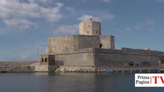 VIDEO –  La Colombaia, il gigante in mezzo al mare ferito e abbandonato
