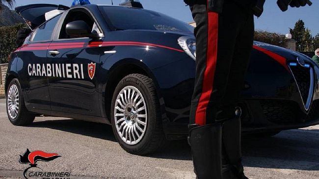 Continue richieste di denaro al padre. Misure cautelare per il figlio 42enne