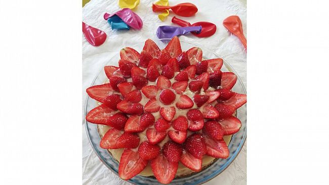 Crostata di fragole, la croccantezza del pistacchio e la dolcezza del cioccolato bianco