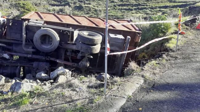Pantelleria, incidente a Khamma Fuori: mezzo pesante precipita fuori dalla carreggiata