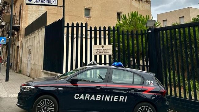 Calci, pugni, umiliazioni: genitori da incubo per cinque sorelle minorenni. Padre e madre arrestati
