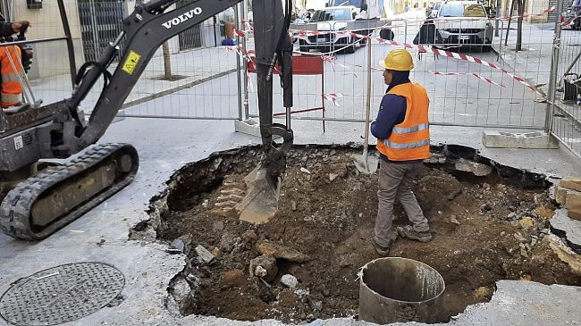 Interventi in via Sibilla: al via il rifacimento della carreggiata dopo il cedimento