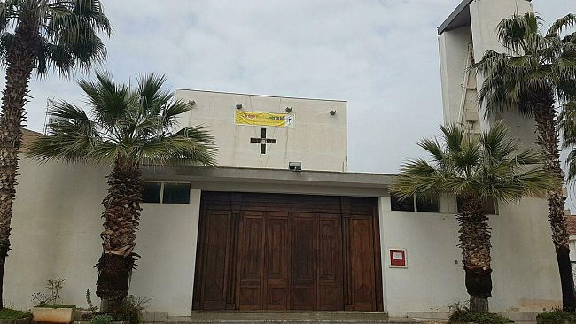 chiesa-di-san-pietro-messa-in-sicurezza-parte-del-soffitto-dei-calcinacci-erano-caduti-sull-altare