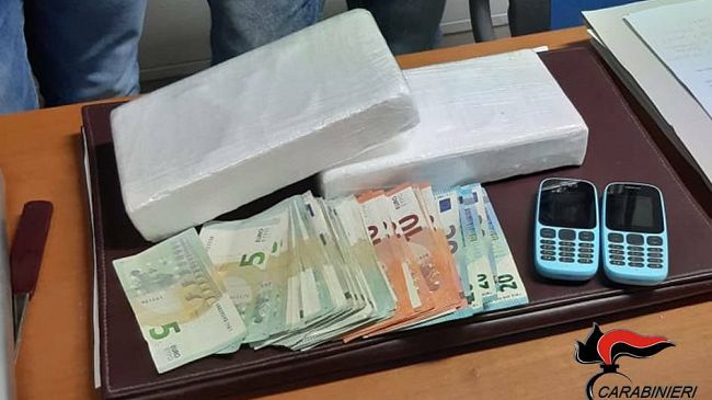 30enne arrestato dai Carabinieri con oltre 2kg di cocaina in macchina