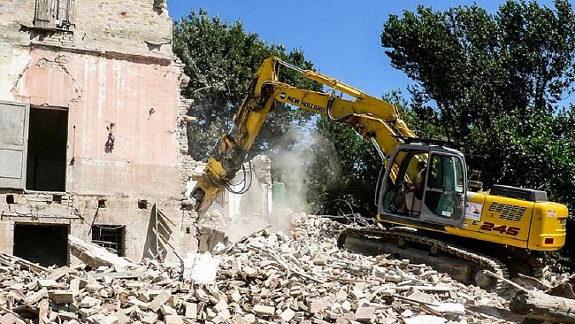 Conto alla rovescia per le demolizioni a Triscina, a novembre giù i primi 9 immobili