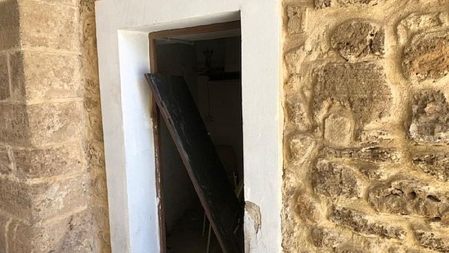 Castelvetrano, atto vandalico nel Sistema delle piazze. Divelta una porta in ferro nella galleria Pignatelli