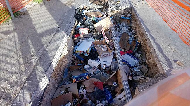 Degrado e rifiuti in piazzale Ilio. La denuncia di “Diventerà Bellissima”