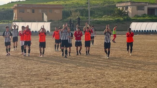Calcio, promozione. Alcamo da grande squadra: colpo esterno e sogno vetta ancora vivo