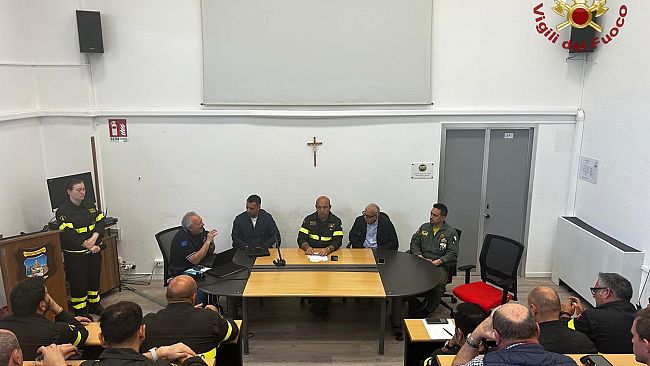 Prevenzione incendi, incontro operativo ieri al comando provinciale dei vigili del fuoco
