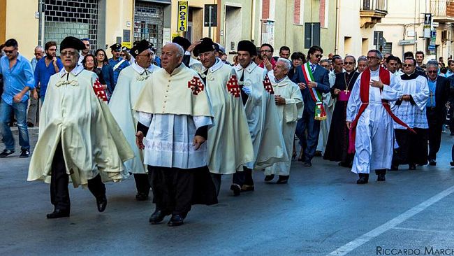 il-sindaco-giuseppe-castiglione-rinnova-il-benvenuto-da-parte-della-citta-di-campobello-al-neo-arciprete-don-nicola-marcello-patti