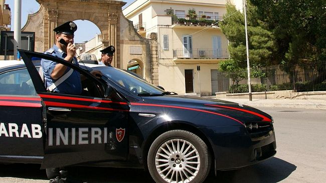 Carabinieri salvano un giovane che tentava il suicidio