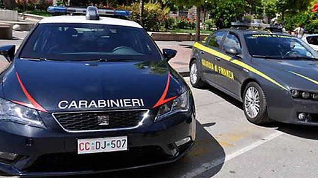 Marsala, scoperto supermarket della droga in una roulotte: blitz della Finanza, un arresto