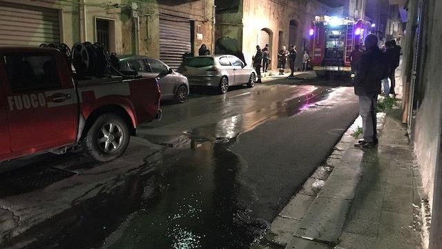 Auto in fiamme e tamponamento in via Seggio. Mistero sui due episodi