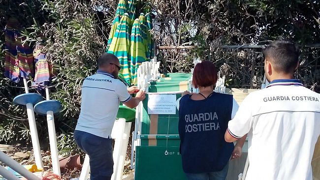 La Guardia Costiera restituisce alla libera fruizione oltre 100 metri quadri di spiagge occupati illegalmente