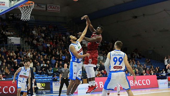 Basket, Trapani stravince il derby di Capo d’Orlando dopo 16 anni e si rilancia