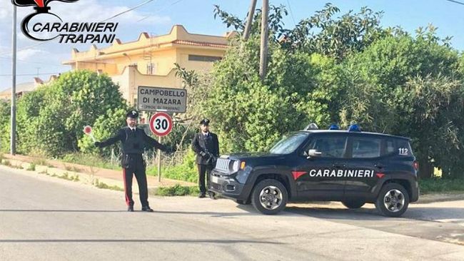 Campobello, non si ferma all’alt dei Carabinieri e provoca maxi incidente