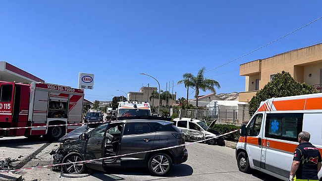 Buseto Palizzolo, scontro tra due auto: morto un giovane