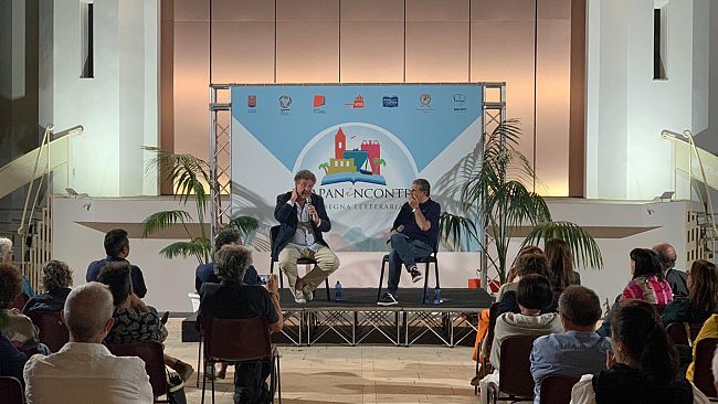 Trapanincontra, successo per l'appuntamento con Gaetano Savatteri