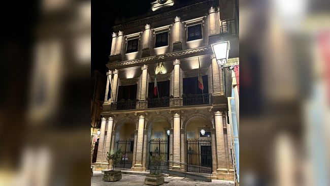 salemi-nuovo-look-per-il-municipio-illuminazione-innovativa-che-esalta-il-centro-storico