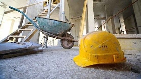 Operaio cade dal secondo piano di un edificio del centro storico di Trapani