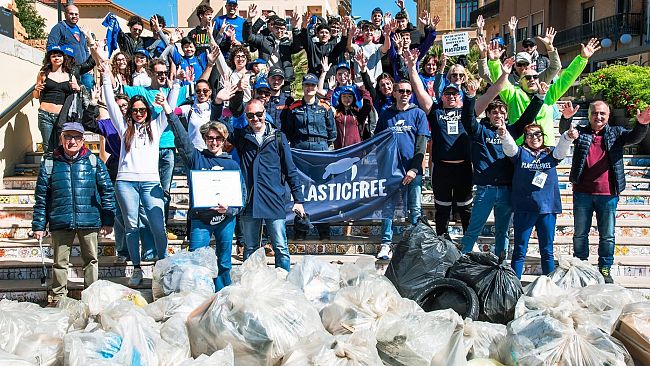 Mazara, successo dell'iniziativa Plastic Free sul lungomare Mazzini 