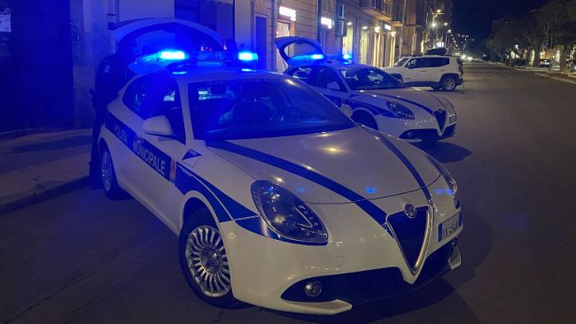 Alla guida con la patente falsa, denunciato un uomo