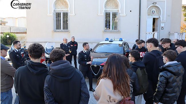 Studenti in visita al Comando Compagnia Carabinieri di Marsala 