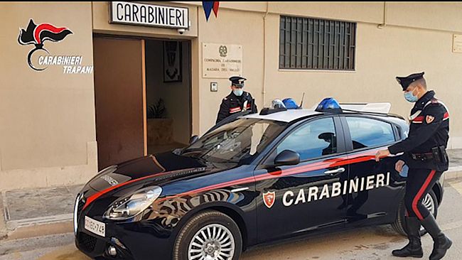 Violenza sessuale di gruppo ai danni di una 18enne: 4 arresti a Campobello    