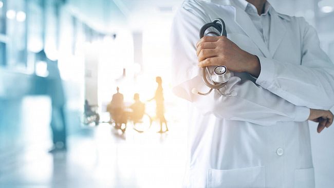Trapani: emesso provvedimento di reintegro in servizio per i 7 medici “no vax” 