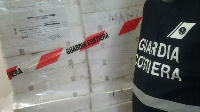 La Capitaneria di Mazara ferma e sequestra pesce a due pescherecci di Sciacca