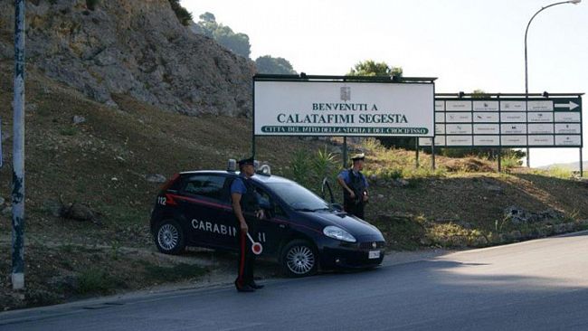 Calatafimi Segesta. Minaccia la pattuglia di carabinieri con un coltello: arrestato