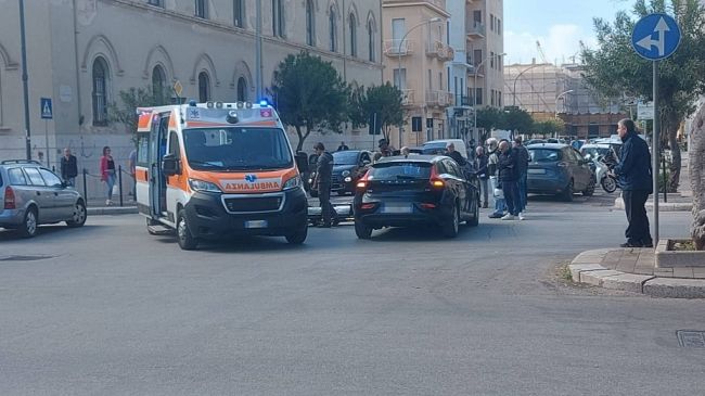 Trapani, incidente in Via Fardella