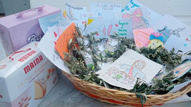 Mazara, i ragazzi della parrocchia S. Maria di Gesù portano la Pasqua ai detenuti del carcere di Castelvetrano