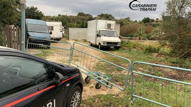 Carabinieri individuano una discarica abusiva salvando un raro esemplare di tartaruga. Denunciato un uomo