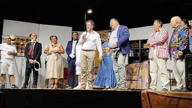 Petrosino, grande successo per la commedia 
