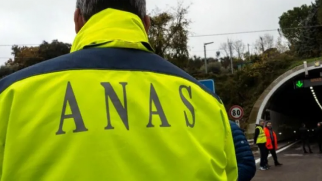 Incidente mortale sulla A29: due camion coinvolti, una vittima