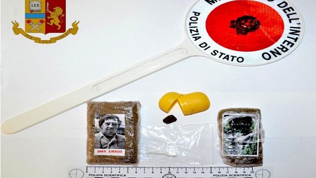Trapani, trasportava in auto panetti di hashish: 30enne arrestato dalla Polizia