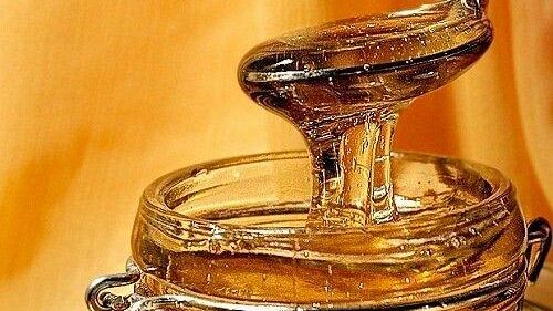 Duro colpo per gli apicoltori siciliani: miele invenduto e sofisticazioni